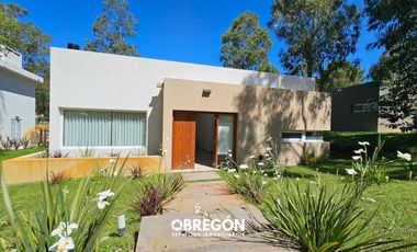 Casa en  Alquiler Temporada 2024 Costa Esmeralda con Pileta