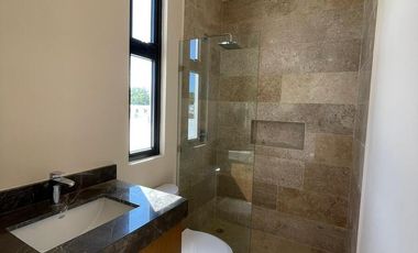 Casa en Venta en DOS Plantas con Piscina dentro de Privada, Conkal Yucatán