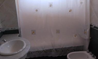 Casa en venta - 4 Dormitorios 3 Baños - 2000mts2 - La Plata