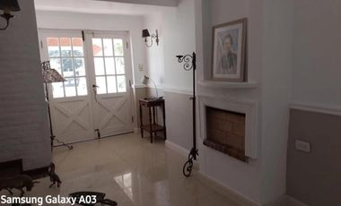 Casa en venta - 4 Dormitorios 3 Baños - 2000mts2 - La Plata