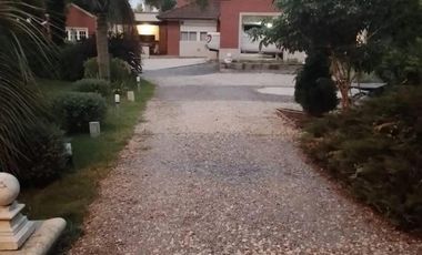 Casa en venta - 4 Dormitorios 3 Baños - 2000mts2 - La Plata