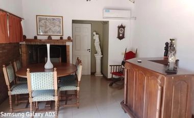 Casa en venta - 4 Dormitorios 3 Baños - 2000mts2 - La Plata