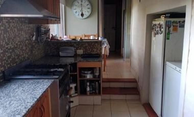 Casa en venta - 4 Dormitorios 3 Baños - 2000mts2 - La Plata