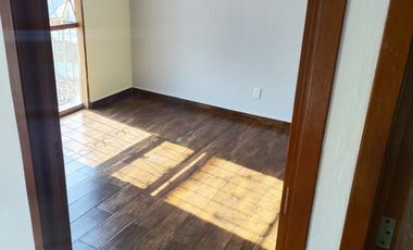 Venta de casa duplex-arriba Bosques del Valle Coacalco 2 rec, 1 b, 1 est y bod.