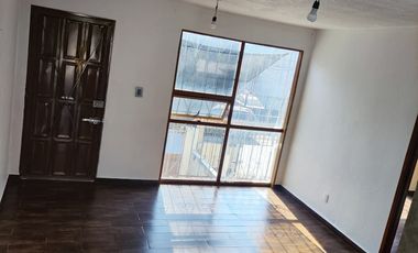 Venta de casa duplex-arriba Bosques del Valle Coacalco 2 rec, 1 b, 1 est y bod.