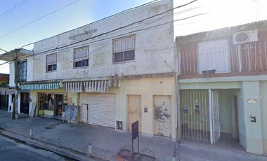 Departamento   2 locales en Venta. Buena ubicación sobre Namuncura. Campana