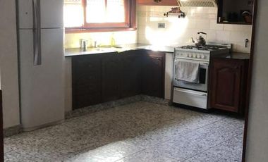 Casa en venta - 4 Dormitorios 3 Baños 2 Cocheras - 440Mts2 - Necochea
