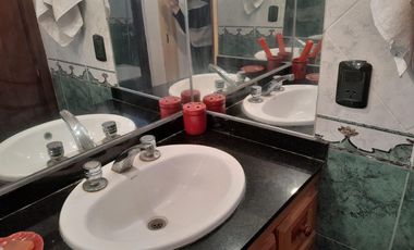 Casa en venta en Beccar de 4 dormitorios, entre Vias y Libertador, jardín, pileta.