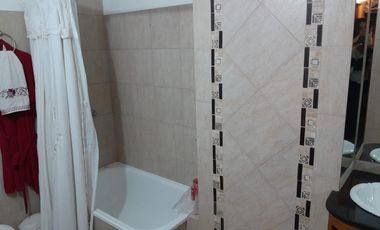 Casa en venta en Beccar de 4 dormitorios, entre Vias y Libertador, jardín, pileta.