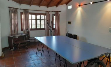 Casa en venta en Beccar de 4 dormitorios, entre Vias y Libertador, jardín, pileta.