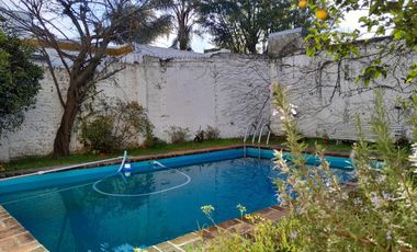 Casa en venta en Beccar de 4 dormitorios, entre Vias y Libertador, jardín, pileta.