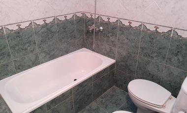 Casa en venta en Beccar de 4 dormitorios, entre Vias y Libertador, jardín, pileta.