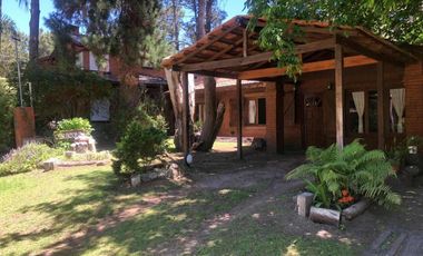 Casa en venta - 5 Dormitorios 3 Baños - Costa del Este
