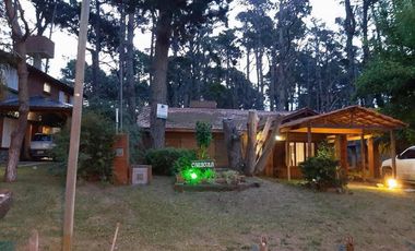 Casa en venta - 5 Dormitorios 3 Baños - Costa del Este