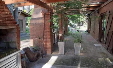 Casa en venta - 5 Dormitorios 3 Baños - Costa del Este