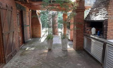 Casa en venta - 5 Dormitorios 3 Baños - Costa del Este