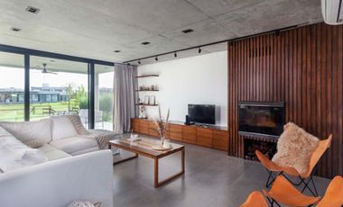 Casa en venta - 3 Dormitorios 3 Baños 2 Cocheras - 1020Mts2 - Terravista, General Rodriguez