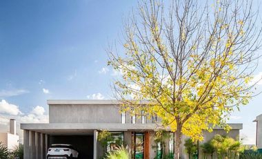 Casa en venta - 3 Dormitorios 3 Baños 2 Cocheras - 1020Mts2 - Terravista, General Rodriguez