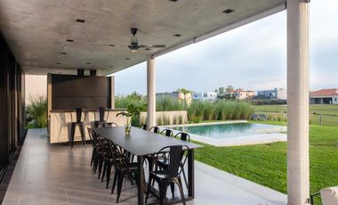 Casa en venta - 3 Dormitorios 3 Baños 2 Cocheras - 1020Mts2 - Terravista, General Rodriguez