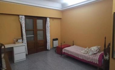 PH en venta - 3 Dormitorios 2 Baños - La Plata