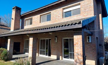 Casa en venta de 5 ambientes en Santa Silvina