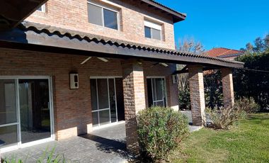 Casa en venta de 5 ambientes en Santa Silvina