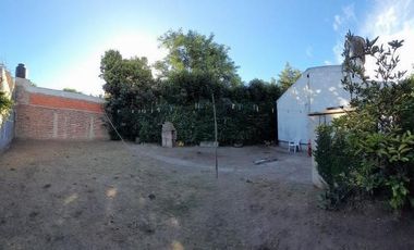Casa en venta - 2 Dormitorios 1 Baño 1 Cochera -291 Mts2 - Villa Elisa, La Plata