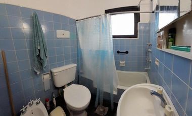 Casa en venta - 2 Dormitorios 1 Baño 1 Cochera -291 Mts2 - Villa Elisa, La Plata