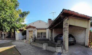Casa en venta - 2 Dormitorios 1 Baño 1 Cochera -291 Mts2 - Villa Elisa, La Plata