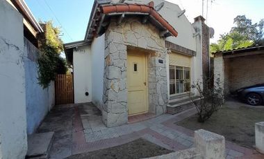 Casa en venta - 2 Dormitorios 1 Baño 1 Cochera -291 Mts2 - Villa Elisa, La Plata