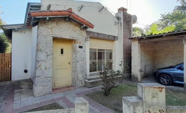 Casa en venta - 2 Dormitorios 1 Baño 1 Cochera -291 Mts2 - Villa Elisa, La Plata