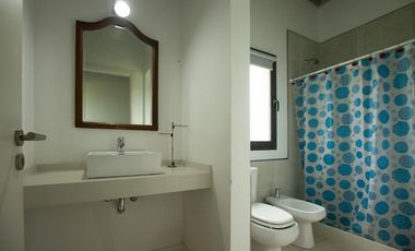 Casa en venta - 3 Dormitorios 3 Baños - 2.700Mts2 - Villa Gesell
