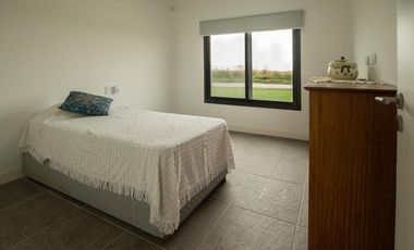 Casa en venta - 3 Dormitorios 3 Baños - 2.700Mts2 - Villa Gesell