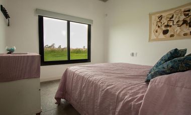 Casa en venta - 3 Dormitorios 3 Baños - 2.700Mts2 - Villa Gesell