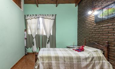 Casa con varios ambientes y gran ubicación