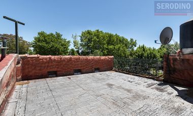 Casa con varios ambientes y gran ubicación