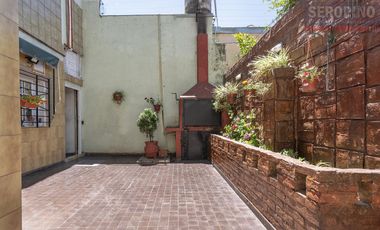 Casa con varios ambientes y gran ubicación