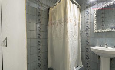 Casa con varios ambientes y gran ubicación