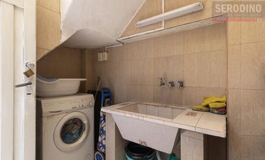 Casa con varios ambientes y gran ubicación