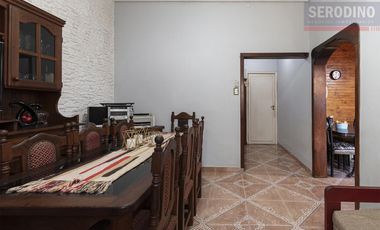 Casa con varios ambientes y gran ubicación