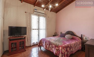 Casa con varios ambientes y gran ubicación