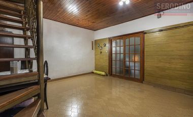 Casa con varios ambientes y gran ubicación