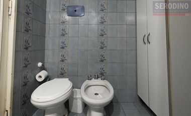 Casa con varios ambientes y gran ubicación