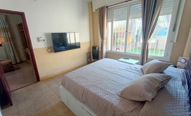 Casa 4 ambientes con cochera, parque y quincho, Berazategui