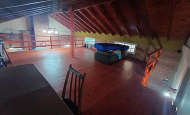 Casa 4 ambientes con cochera, parque y quincho, Berazategui