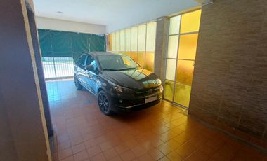 Casa 4 ambientes con cochera, parque y quincho, Berazategui