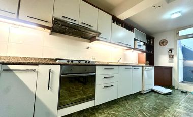 CASA 6 AMBIENTES SOBRE LOTE PROPIO C/ PATIO TERRAZA Y COCHERA EN BARRACAS VENTA