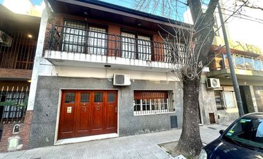 CASA 6 AMBIENTES SOBRE LOTE PROPIO C/ PATIO TERRAZA Y COCHERA EN BARRACAS VENTA