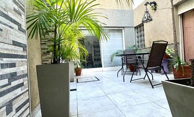 CASA 6 AMBIENTES SOBRE LOTE PROPIO C/ PATIO TERRAZA Y COCHERA EN BARRACAS VENTA