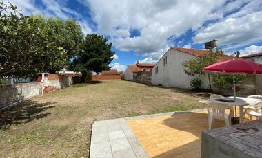 Casa en venta - 2 Dormitorios 1 Baño 4 Cochera - Mar del Tuyú